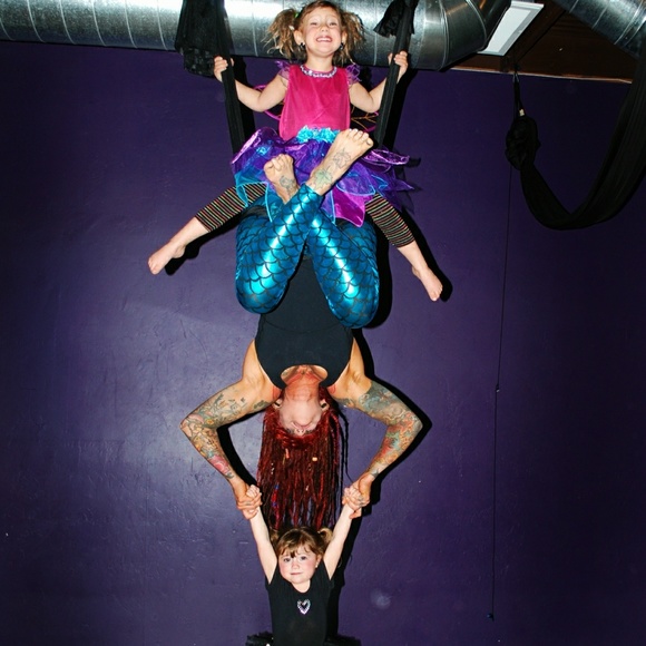 Meet your Posher, Feenyx - Picture 3 of 8